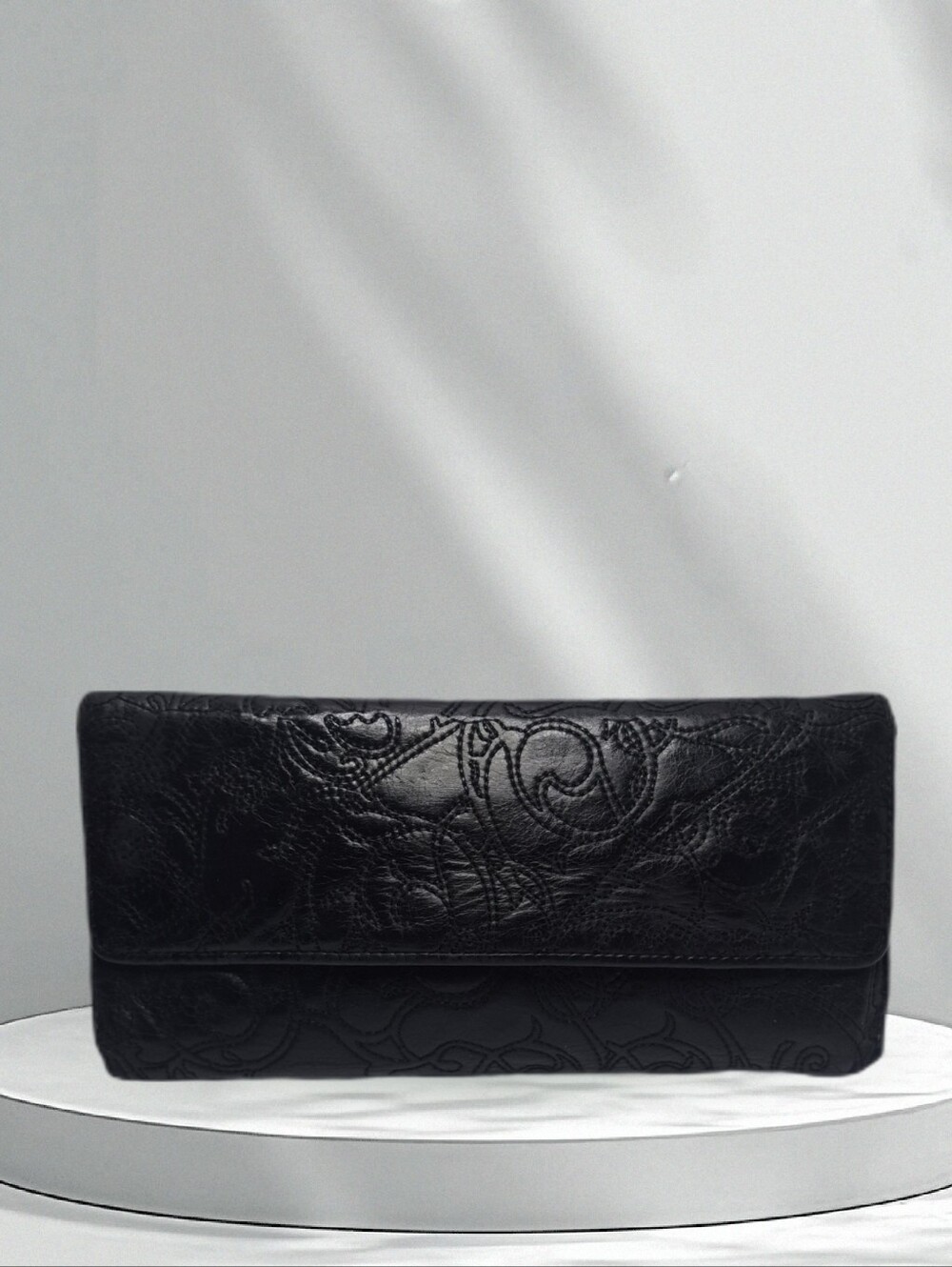 HOBO LAUREN Leather Clutch Wallet